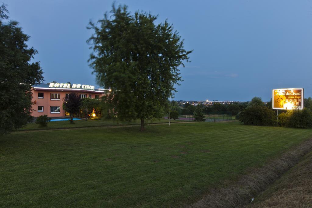 Cit'Hotel Du Circuit Маньи-Кур Экстерьер фото