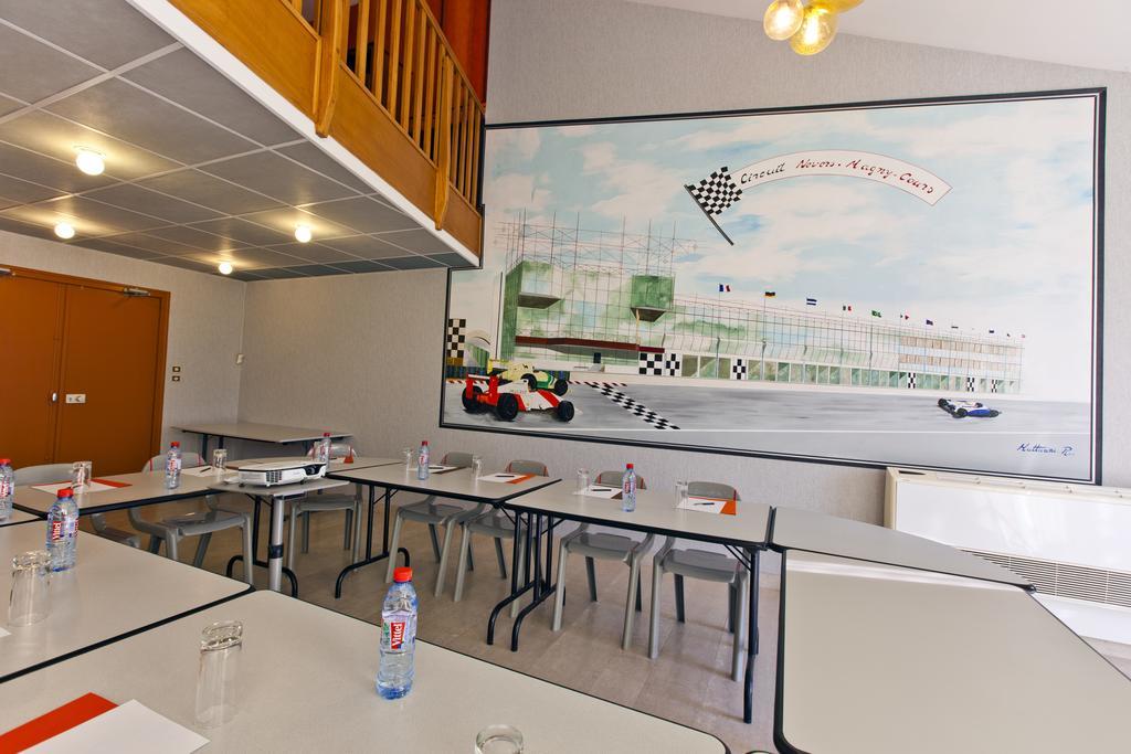 Cit'Hotel Du Circuit Маньи-Кур Экстерьер фото