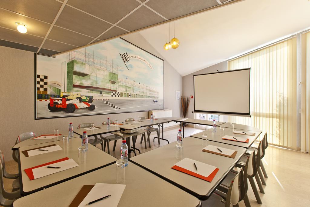Cit'Hotel Du Circuit Маньи-Кур Экстерьер фото