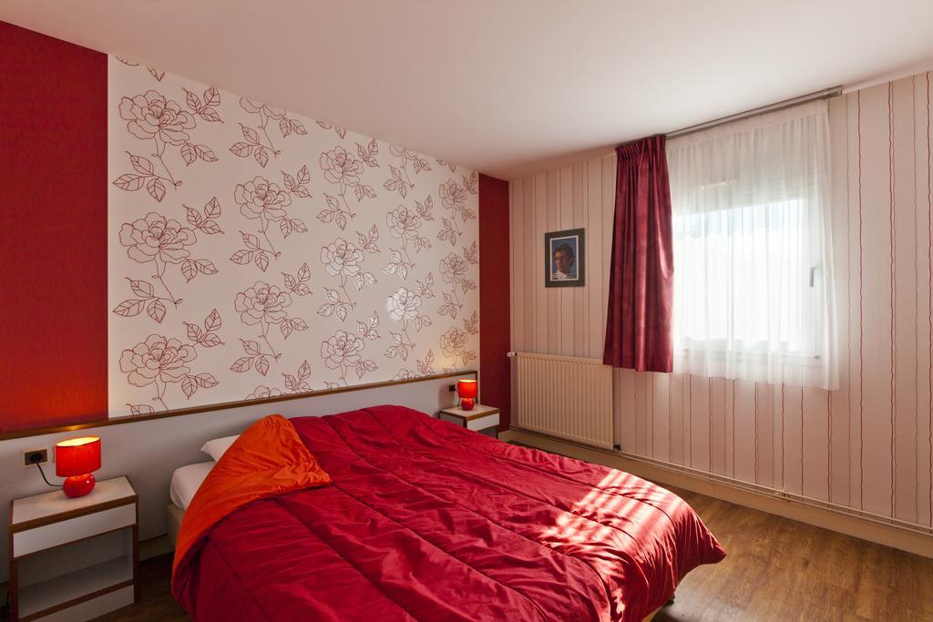 Cit'Hotel Du Circuit Маньи-Кур Экстерьер фото