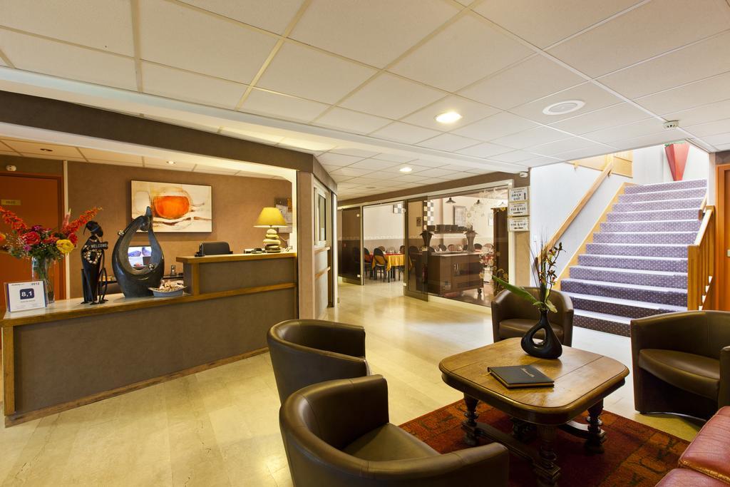 Cit'Hotel Du Circuit Маньи-Кур Экстерьер фото